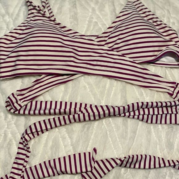 Cupshe wrap around striped bikini - Picture 2 of 4